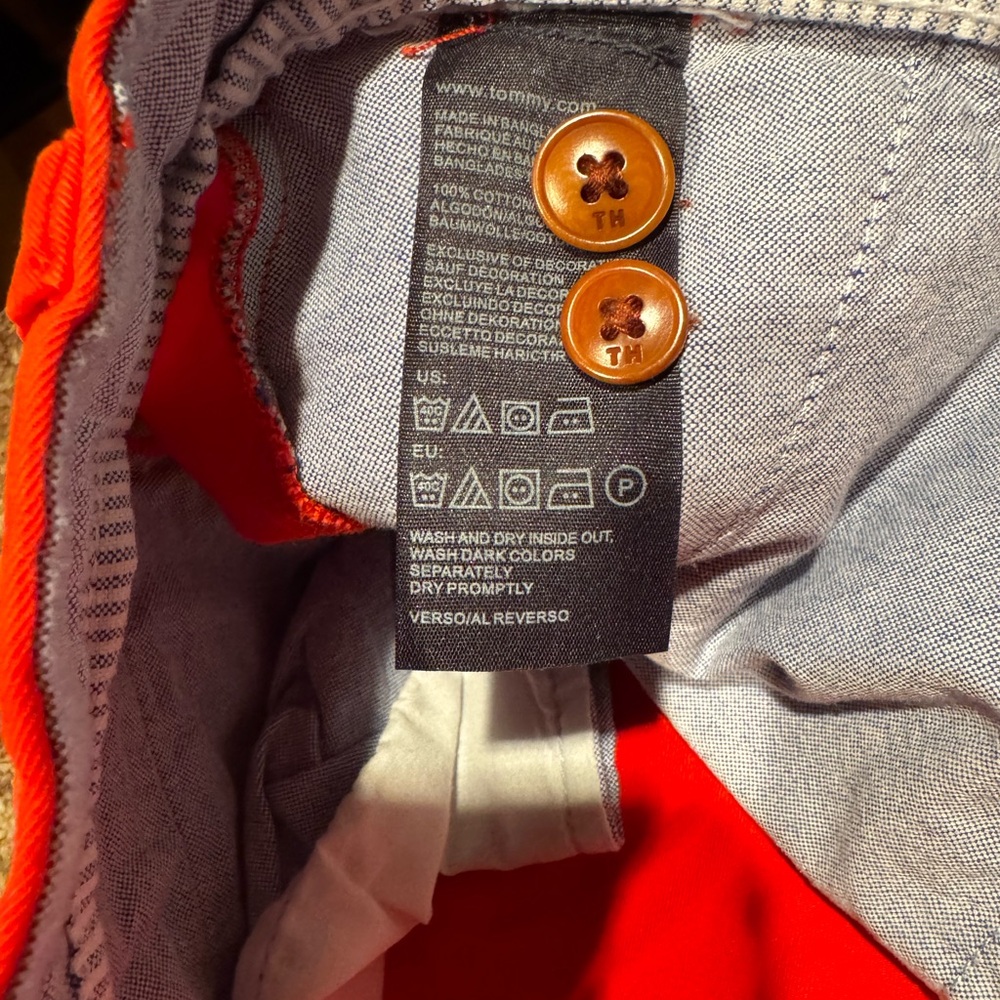 Tommy Hilfiger Men's Classic Fit Tomato Red Shorts - Picture 5 of 5